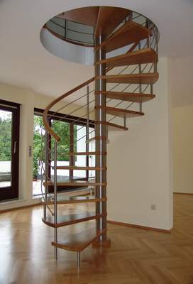 Treppe: BAVEG Massivholz-Spindeltreppe